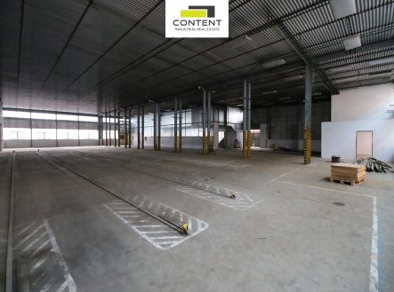 Pronájem skladu, 1 600 m²