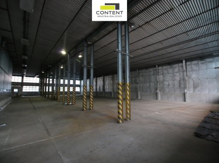 Pronájem skladu, 1 600 m²