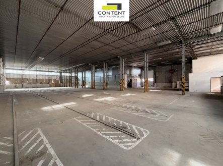 Pronájem skladu, 1 600 m²