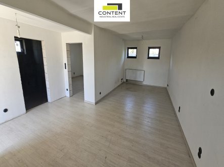 Pronájem skladu, 1 618 m²