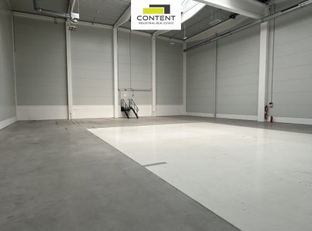 Pronájem skladu, 824 m²