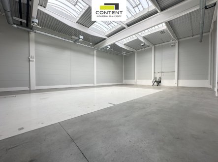 Pronájem skladu, 824 m²