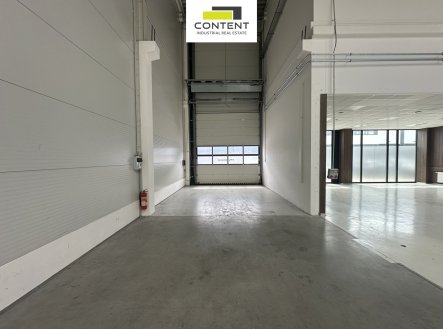 Pronájem skladu, 824 m²