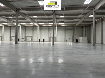 Pronájem skladu, 4 240 m²