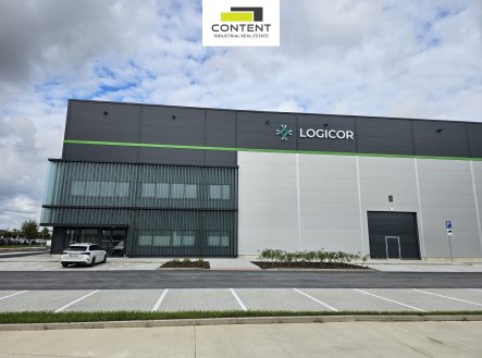 Pronájem skladu, 4 240 m²
