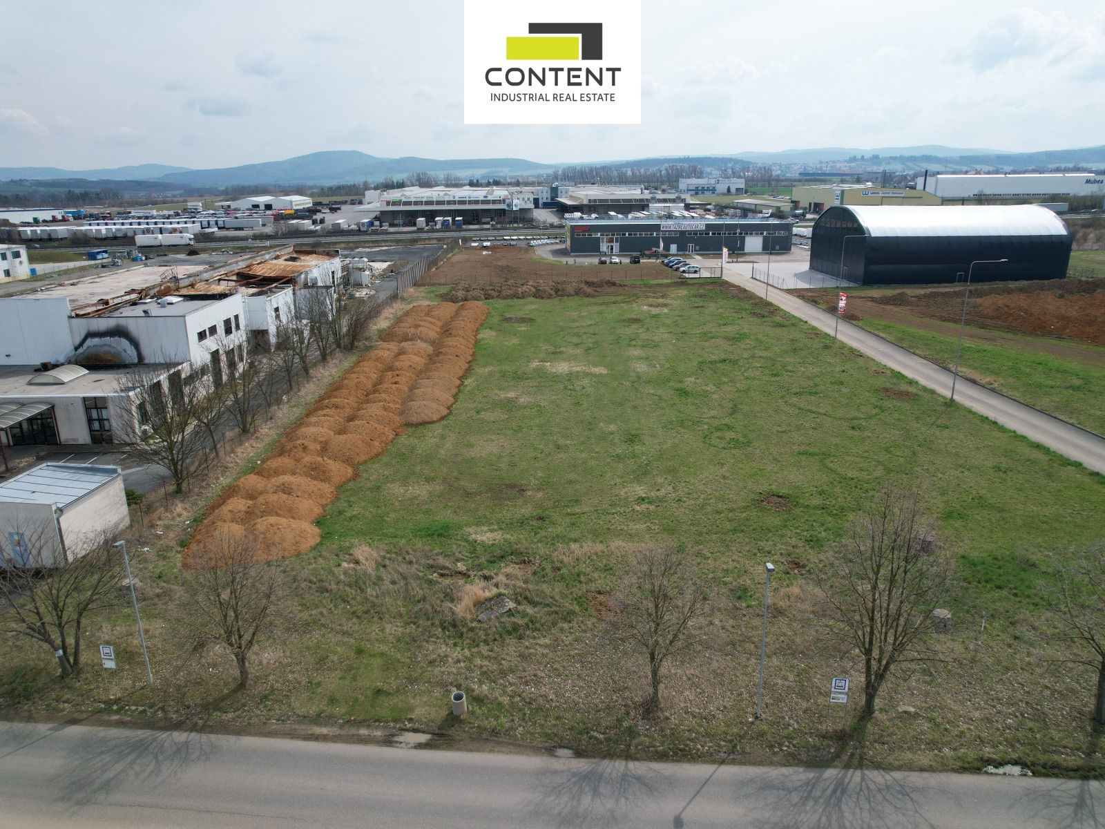 Prodej komerčního pozemku 7.820 m², Žebrák, D5