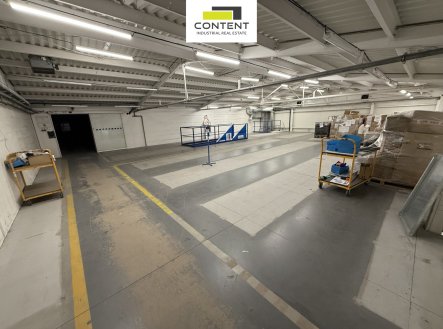 Pronájem skladu, 3 922 m²