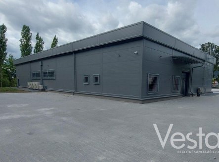 Pronájem obchodní prostory, 689 m²