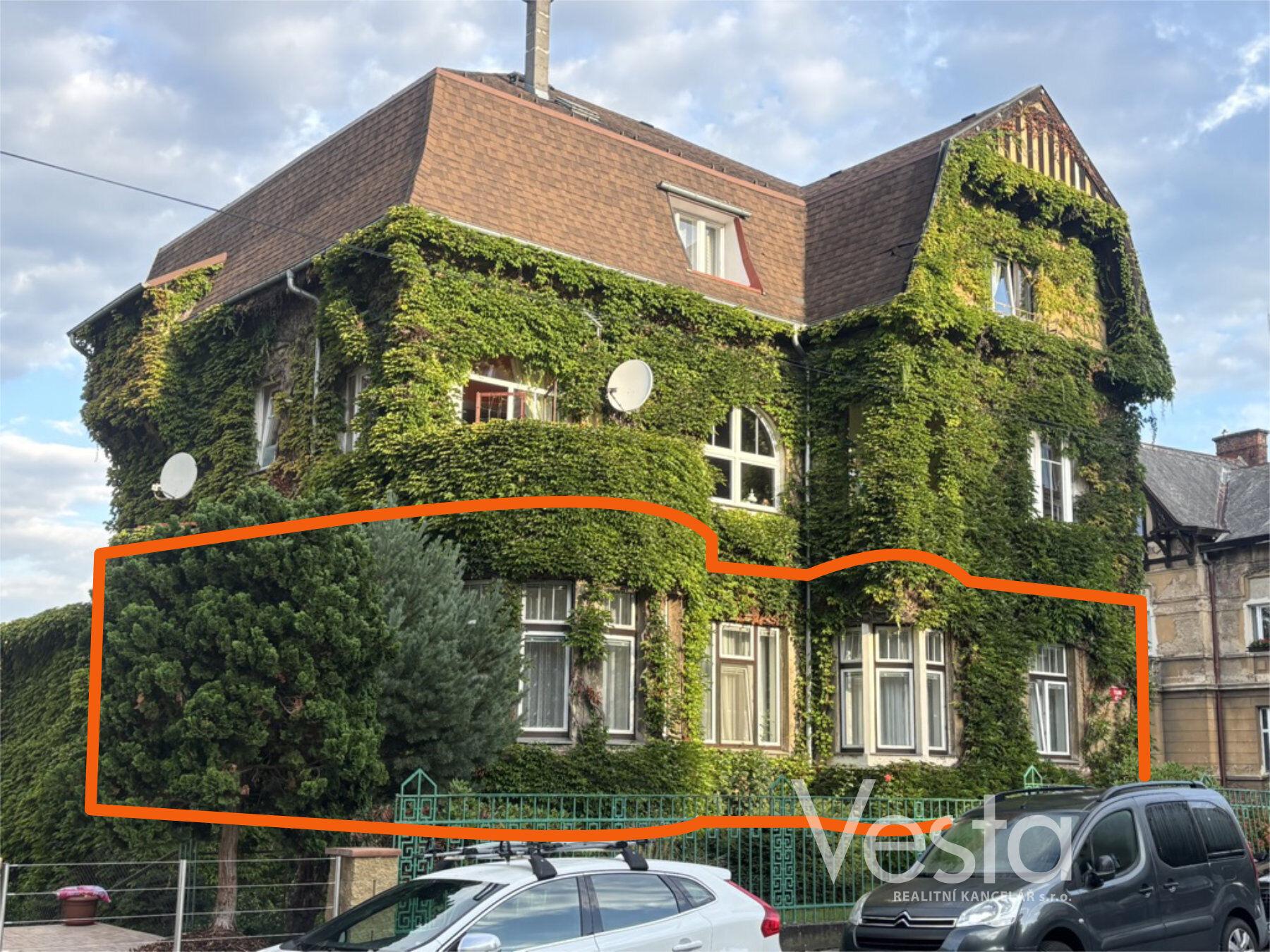 Byt 4+1 s terasou v historické vile