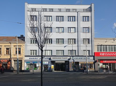 Pronájem obchodní prostory, 90 m²