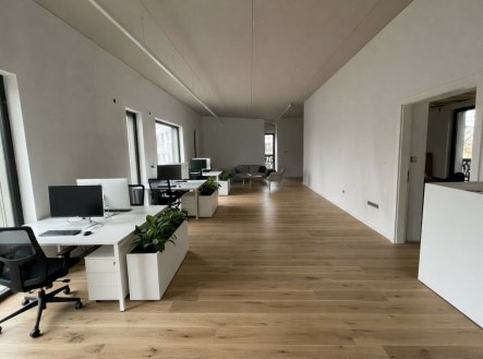 Prodej kanceláře, 379 m²