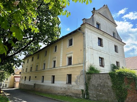 Prodej nájemního domu, 1 200 m²