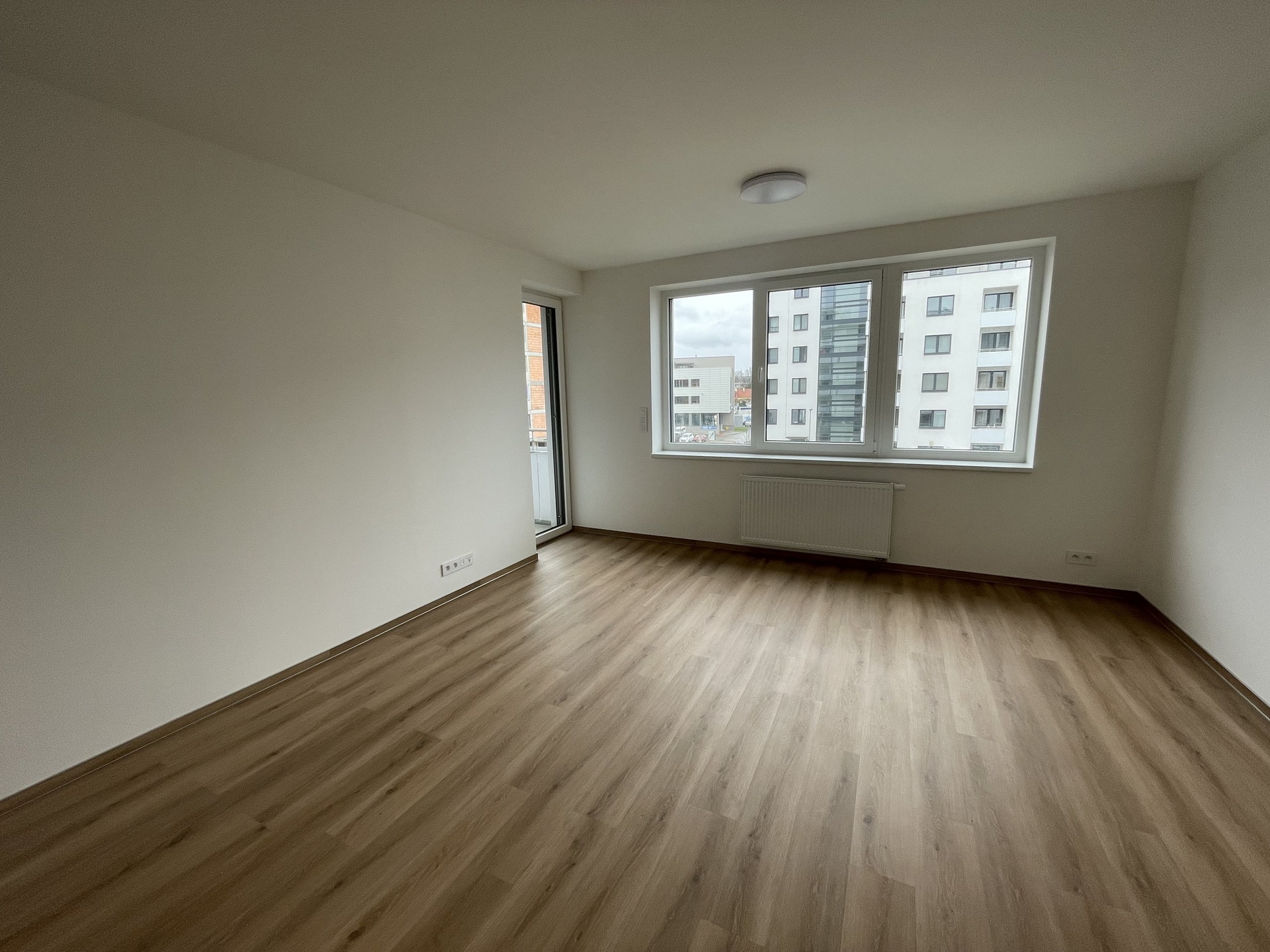 Pronájem moderního a prostorného bytu 2+kk s balkonem a parkovacím místem, CP 56 m², Brno, ulice Již
