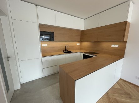 Pronájem bytu, 2+kk, 77 m²