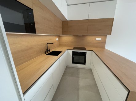 Pronájem bytu, 2+kk, 77 m²