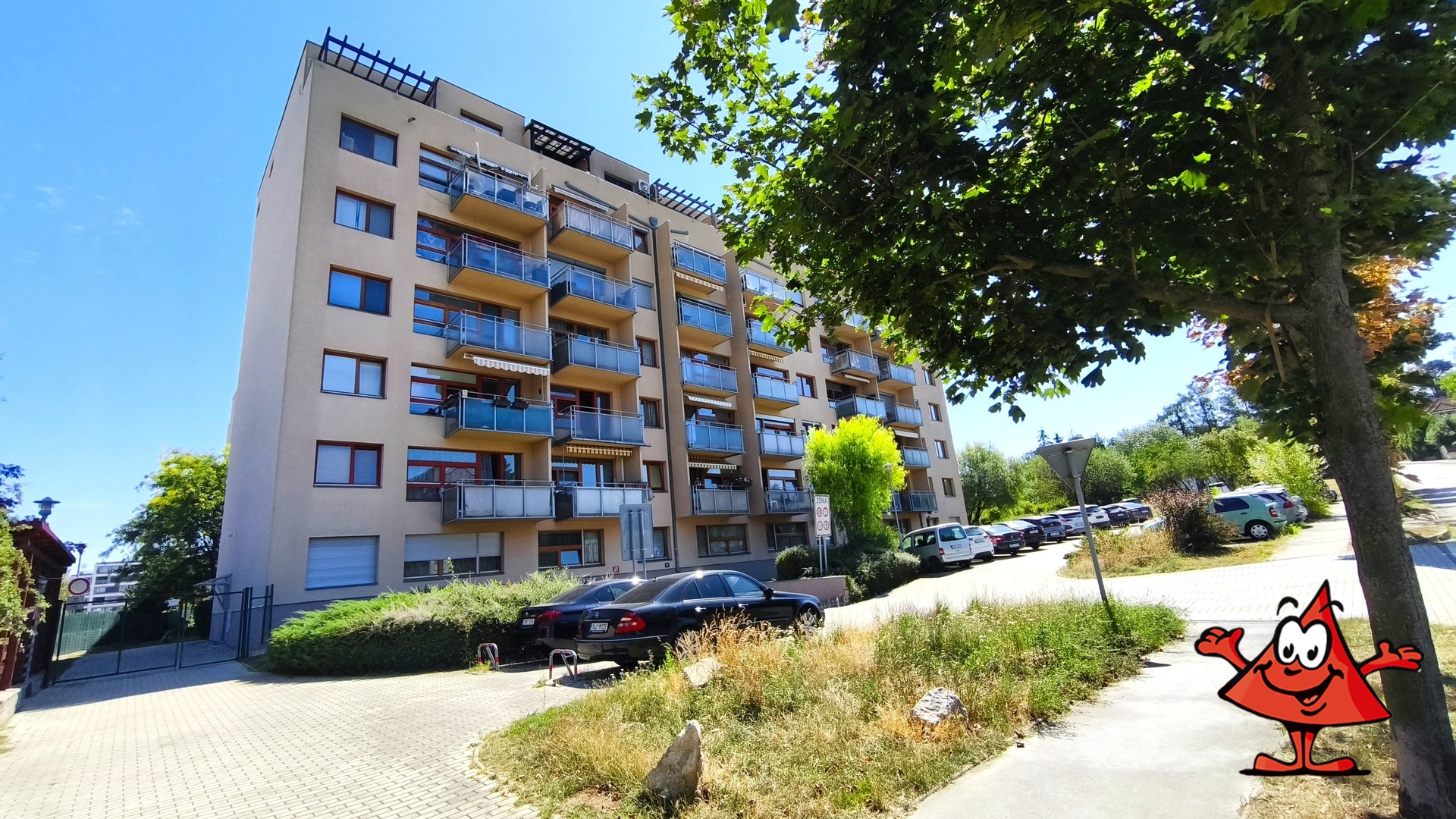 Pronájem bytu 2+KK s balkónem a garáží v ulici Štěpařská, Praha 5 - Hlubočepy - dům