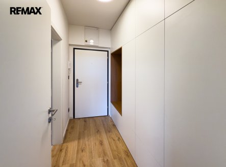 Pronájem bytu, 1+kk, 52 m²