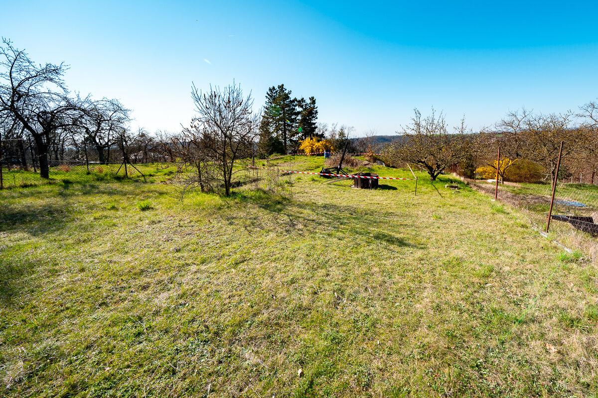 Stavební pozemek se stavebním povolením 2 092 m², Nebovidy u Brna