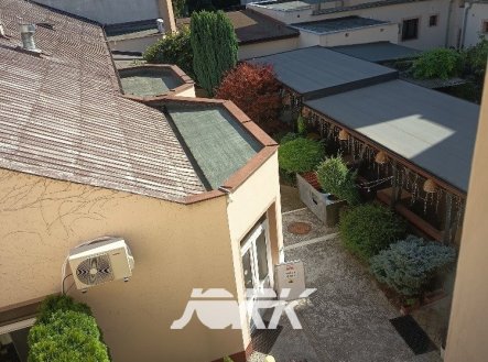 Pronájem obchodní prostory, 270 m²