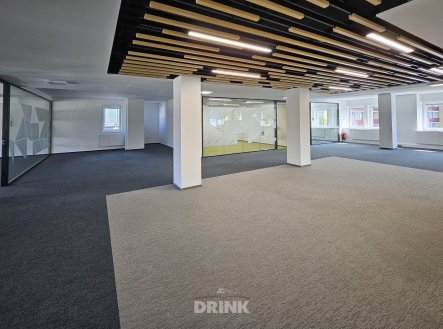 Pronájem kanceláře, 420 m²