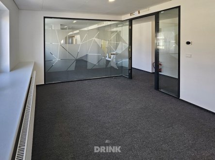 Pronájem kanceláře, 420 m²