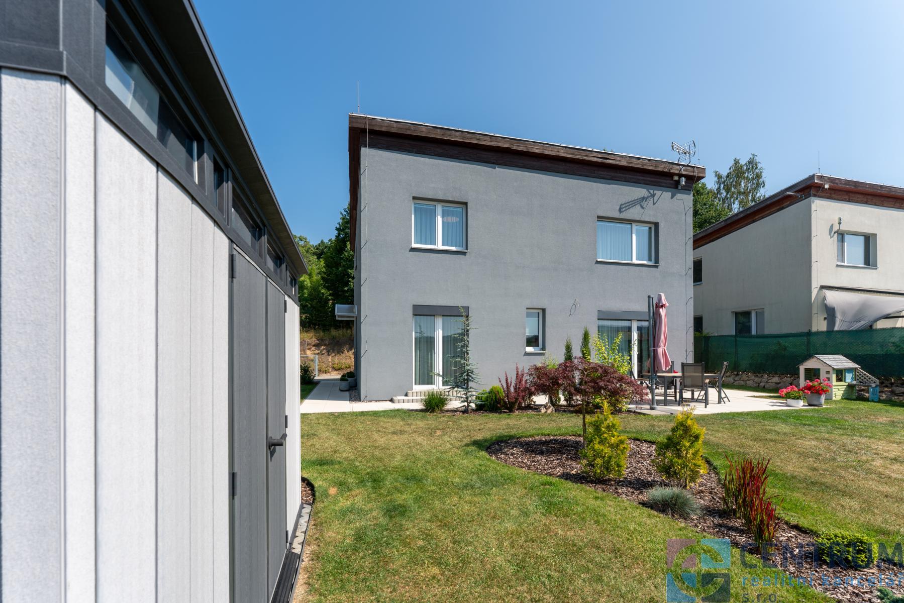 DRE04241-HDR