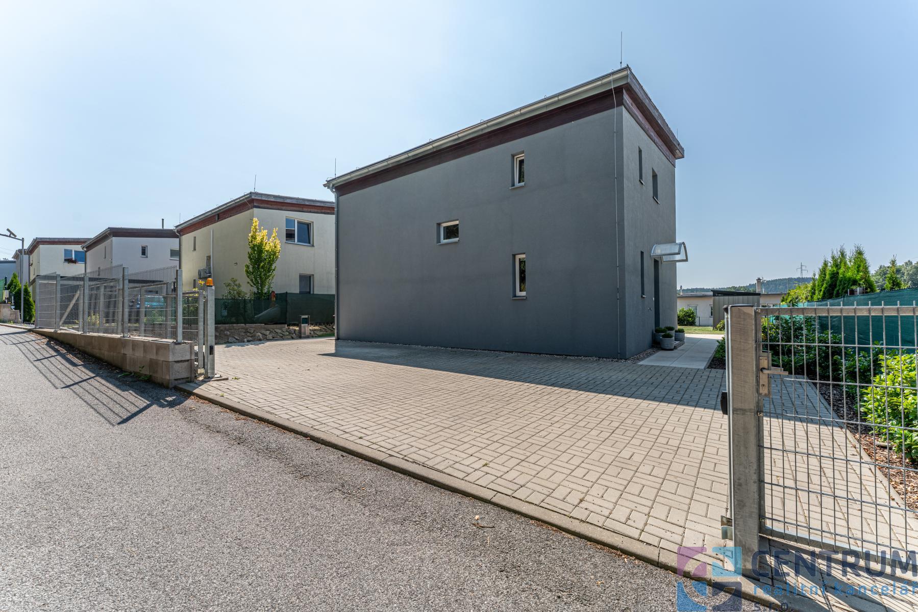 DRE04256-HDR