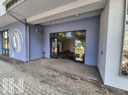 Pronájem obchodní prostory, 300 m²