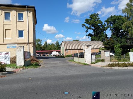 vjezd z ulice | Pronájem - komerční objekt, sklad, 130 m²
