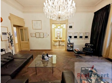 Pronájem kanceláře, 630 m²