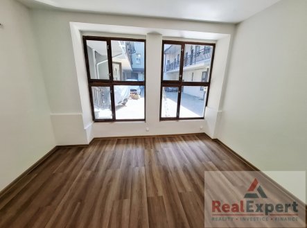 Pronájem obchodní prostory, 70 m²