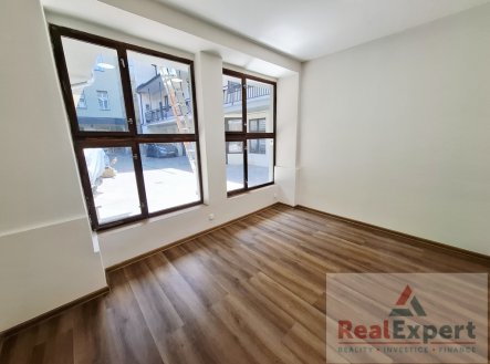 Pronájem obchodní prostory, 70 m²