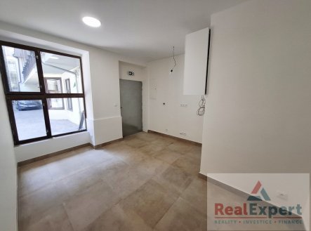 Pronájem kanceláře, 70 m²