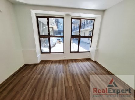 Pronájem jiné komerční nemovitosti, 70 m²