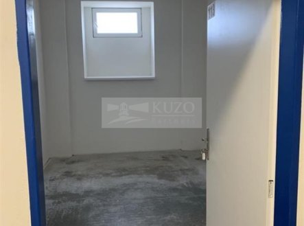 dobric-1.jpeg | Pronájem - skladovací prostor, 8 m²