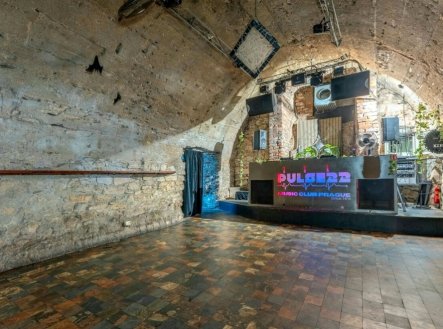 Pronájem obchodní prostory, 160 m²