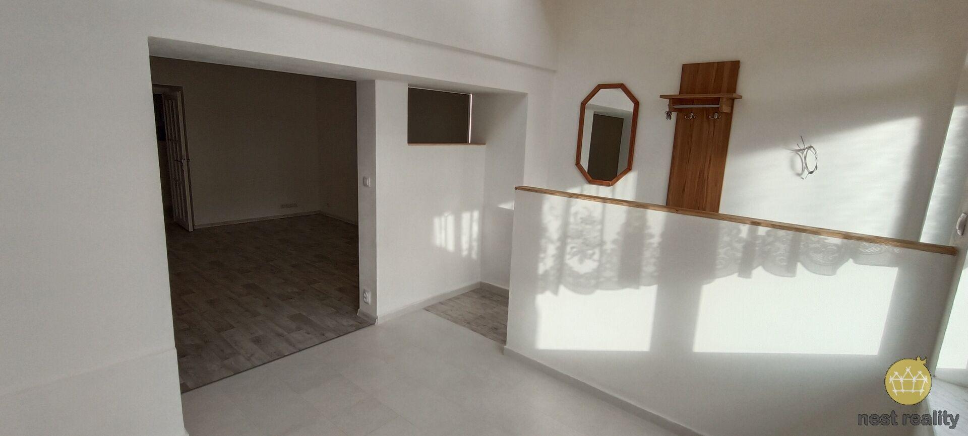 Pronájem bytu 2+1, 53 m2 + terasa 8 m2, ulice Třeboradická, Praha 8 Kobylisy
