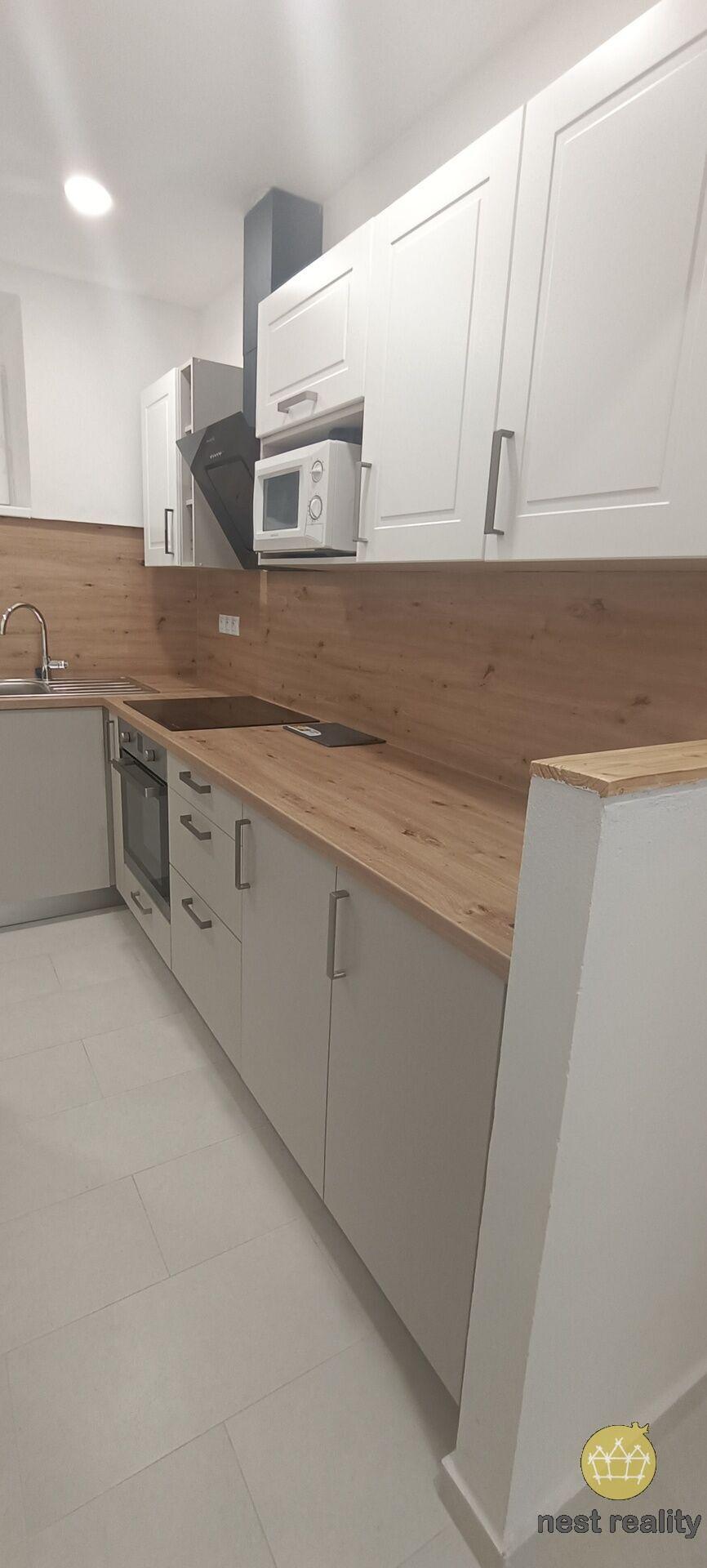 Pronájem bytu 2+1, 53 m2 + terasa 8 m2, ulice Třeboradická, Praha 8 Kobylisy