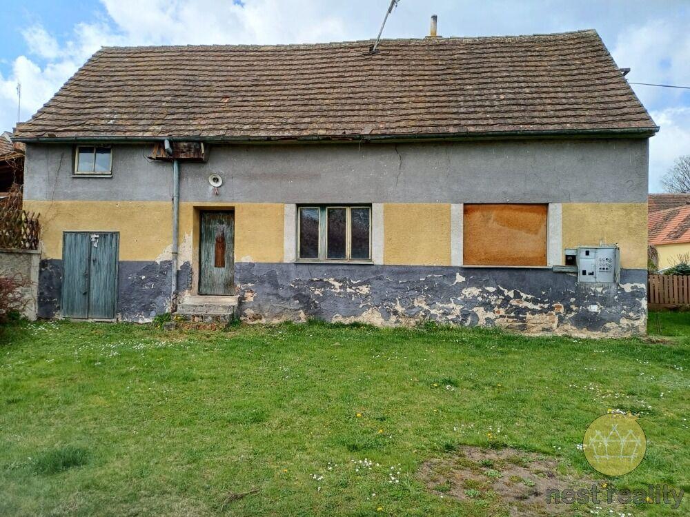 Prodej jednopodlažního domu s pozemkem o výměře 346 m2 v obci Mačkov, okres Strakonice