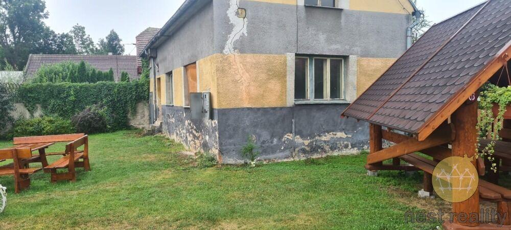 Prodej jednopodlažního domu s pozemkem o výměře 346 m2 v obci Mačkov, okres Strakonice