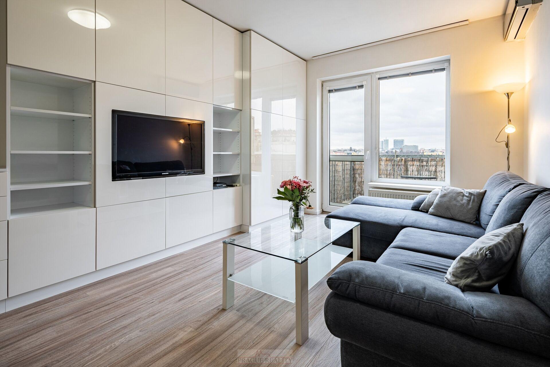Moderní, kompletně zařízený byt 2+kk 50m2 + balkon 4m2, P10 Michle, ul. V Dolině