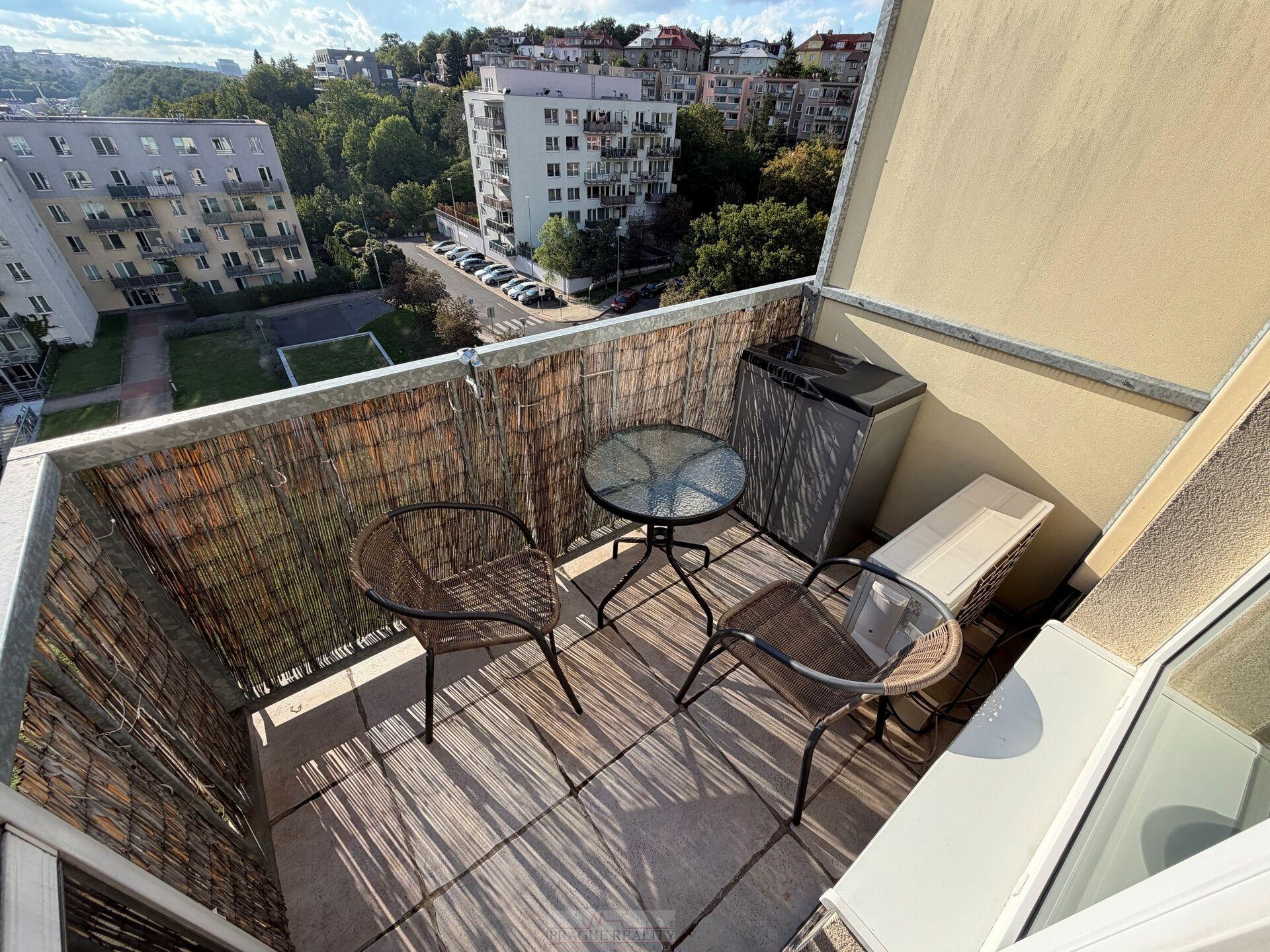 Moderní, kompletně zařízený byt 2+kk 50m2 + balkon 4m2, P10 Michle, ul. V Dolině