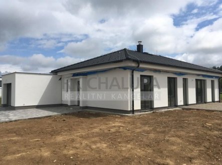 PRODEJ JIŽ UKONČEN !! Výstavba zděných domů 3-5+kk, 4+1 v Hluboké nad Vltavou, parcely od 700 m2