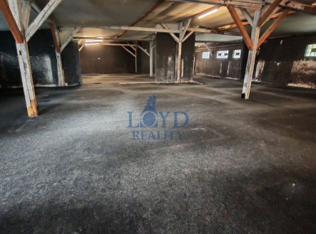 Pronájem skladu, 662 m²