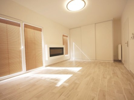 Pronájem domu/vily, 80 m²