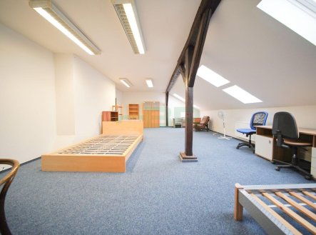 Pronájem bytu, pokoj, 77 m²