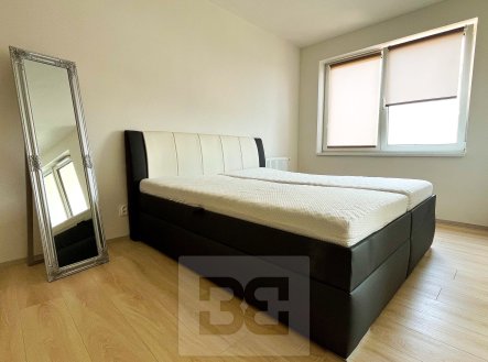 Pronájem bytu, 1+kk, 33 m²