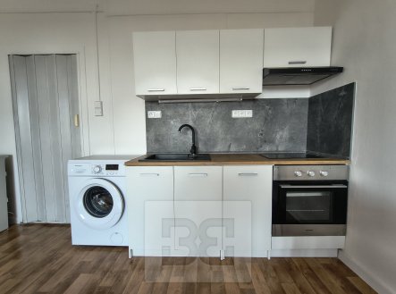 Pronájem bytu, 1+kk, 33 m²