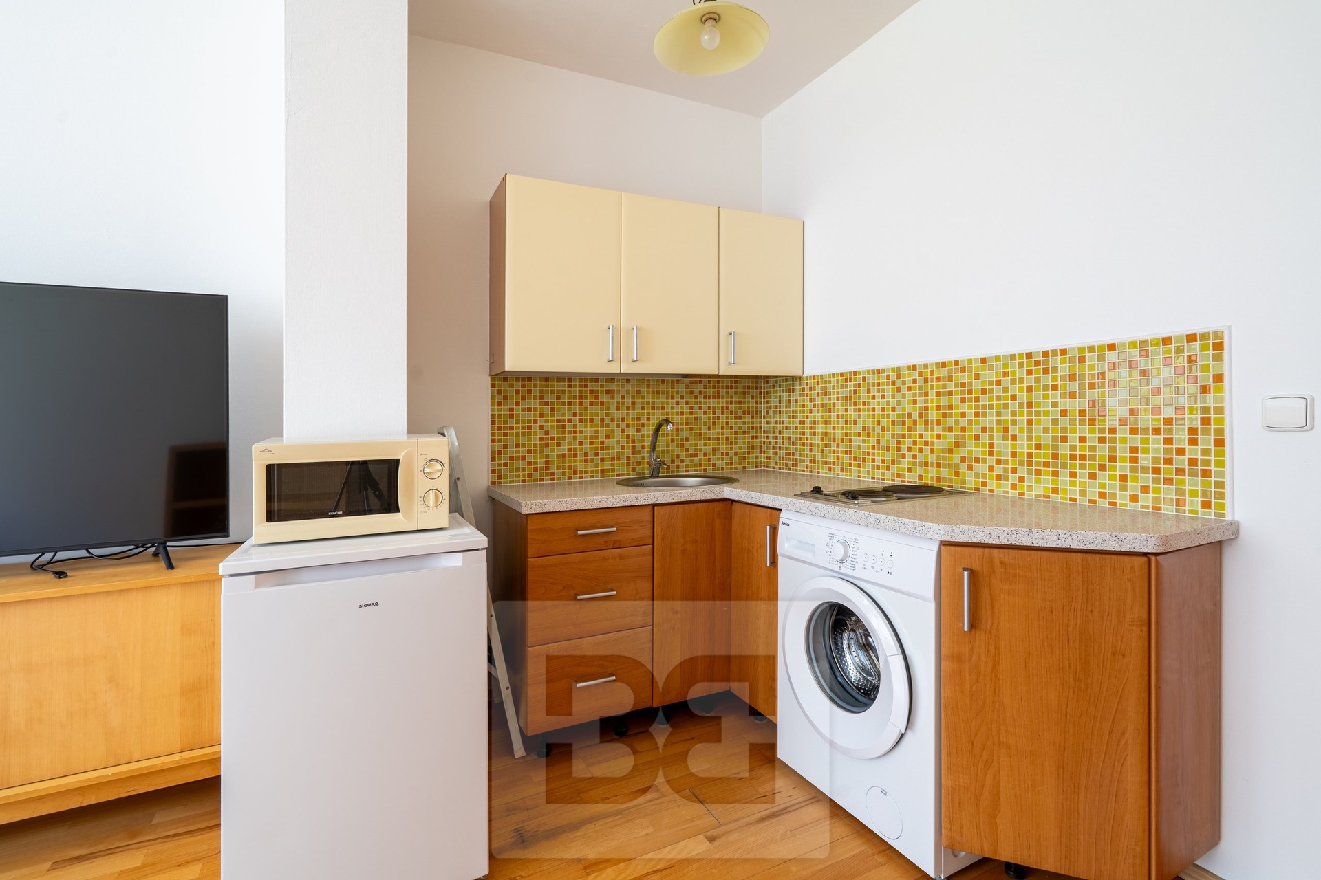 Pronájem bytu 1+kk 30 m², Praha - Michle