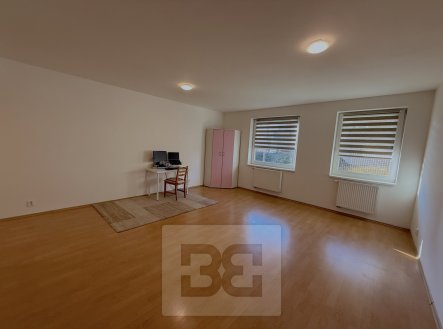 Pronájem bytu, 1+kk, 38 m²